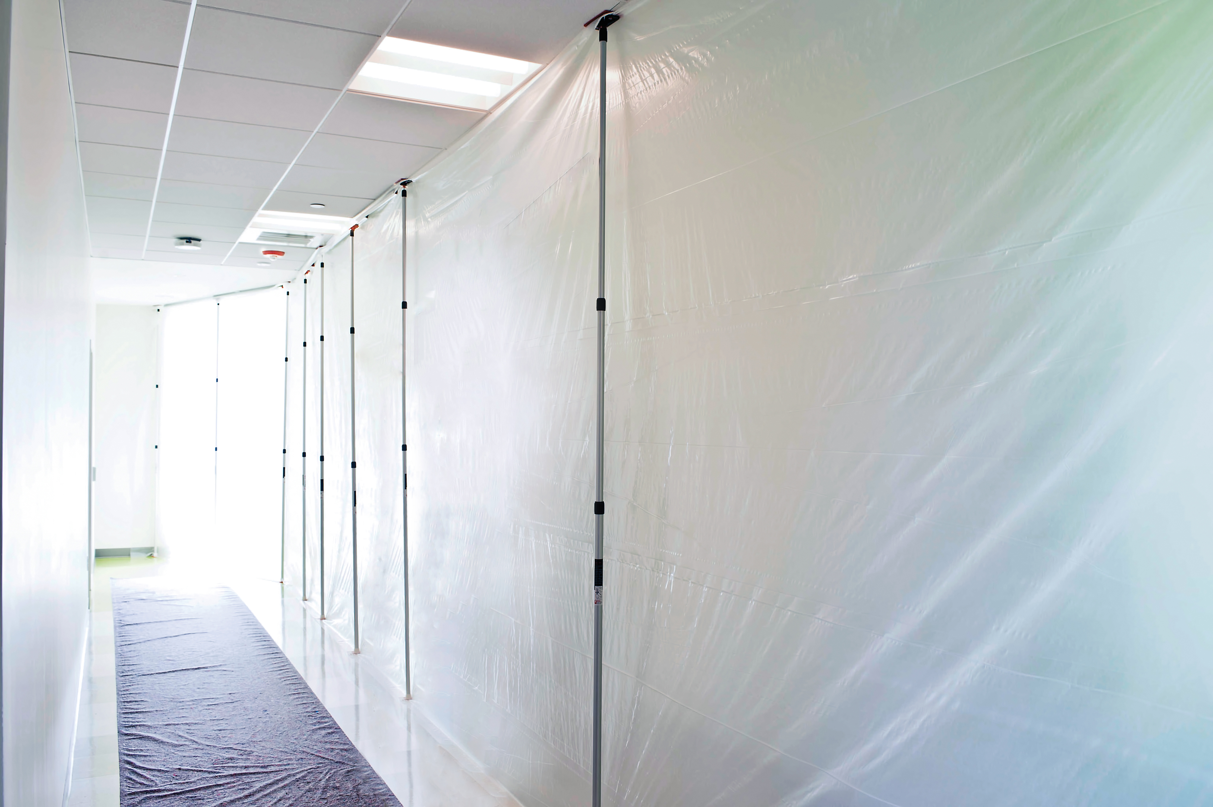 Staubschutzwand Zipwall Teleskopstangen bis 6,00 m Deckenhöhe